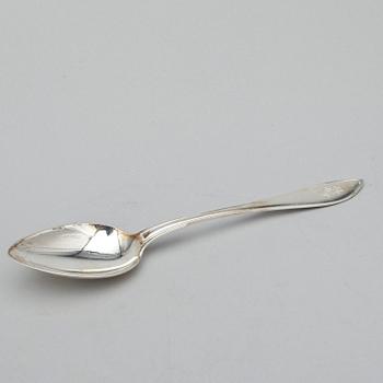 BORDSSKEDAR, 12 st, silver, C. G. Hallberg, Stockholm 1930. Total vikt ca 468 gram.