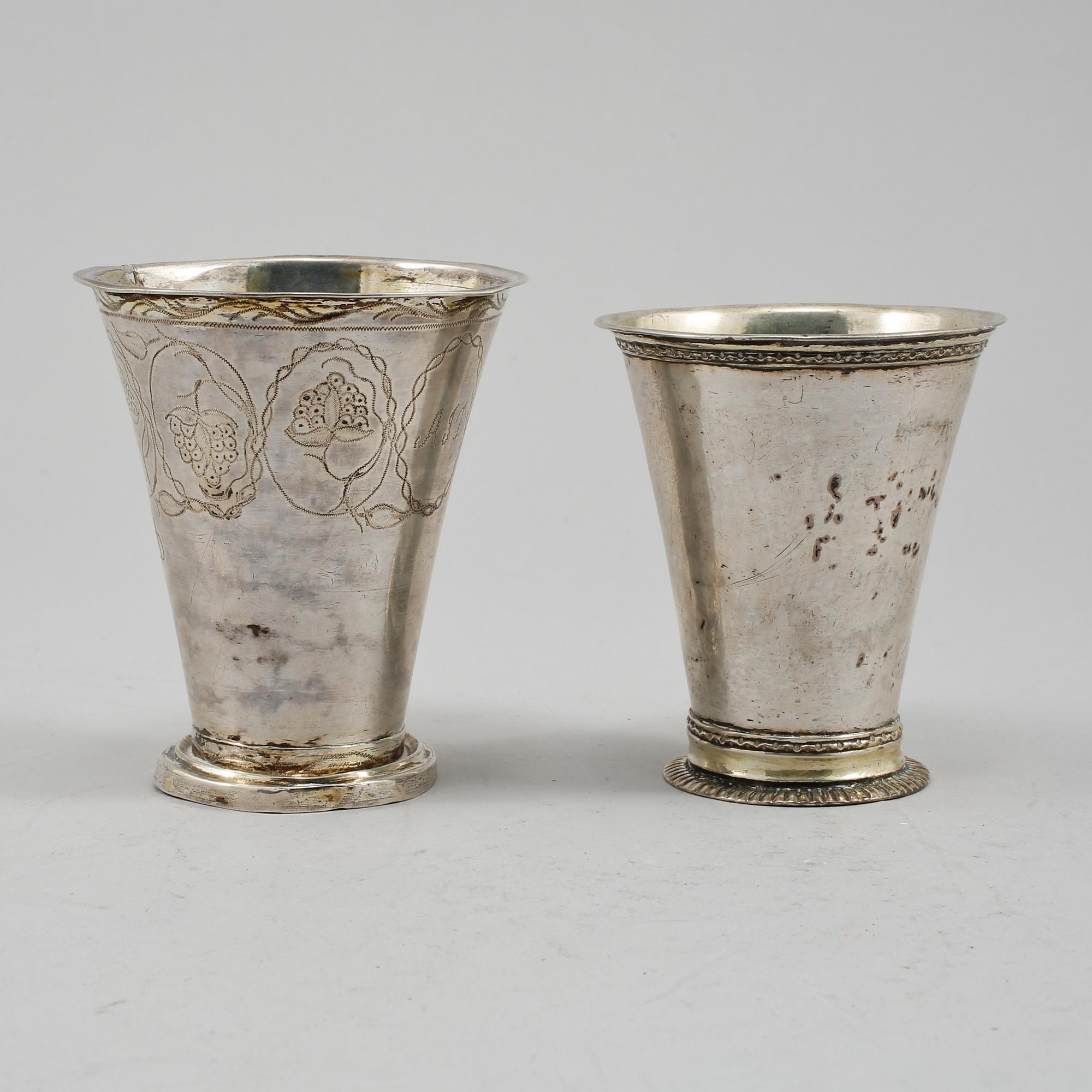 BÄGARE, 2 st, silver, Martin Bernström (1742-1779/82), Härnösand, och Johan Petter Ernander, Uppsala, 1818, vikt 113 g.