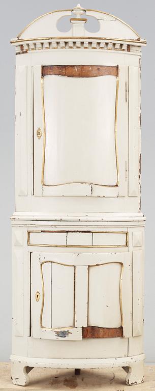 HÖRNSKÅP, gustavianskt stil, 1800-talets mitt.