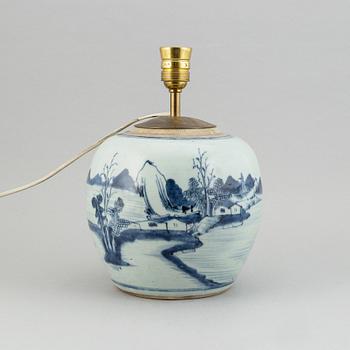 A blue and white porcelain lamp, Qing dynasty, 18th Century.