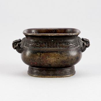 RÖKELSEKAR, brons, Kina. Sen Qing.