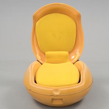 a"Garden egg" armchair and a table by Peter Ghyczy, Reuter Products, designed 1968.