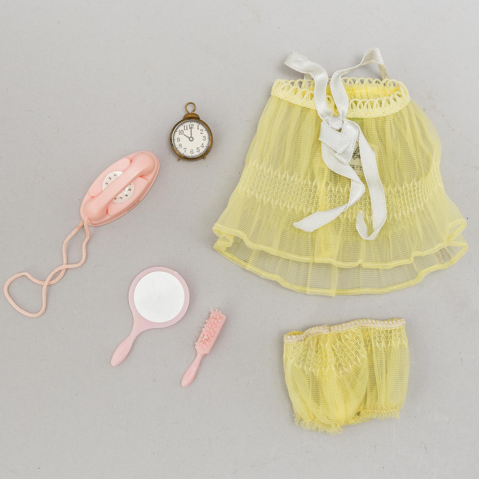 Four 1960's Barbiedolls with accessories, Mattel.