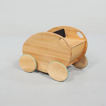 LEKSAKSBIL, 5+5 Design, snickeri & formgivning på Malmstens CTD, numrerad 2 av 30, 2005.