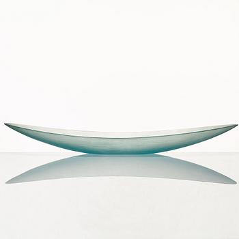 Ludovico Diaz de Santillana & Tobia Scarpa, a blue glass "Canoa Battuti" dish, Venini, Murano, Italy 2002.