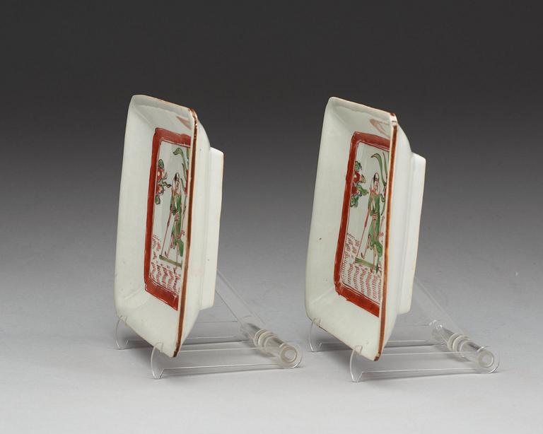 A pair of enamelled Chinese dishes.