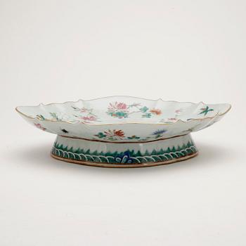 SKÅLFAT, porslin, sannolikt Tongzhi, Kina 1800-tal.