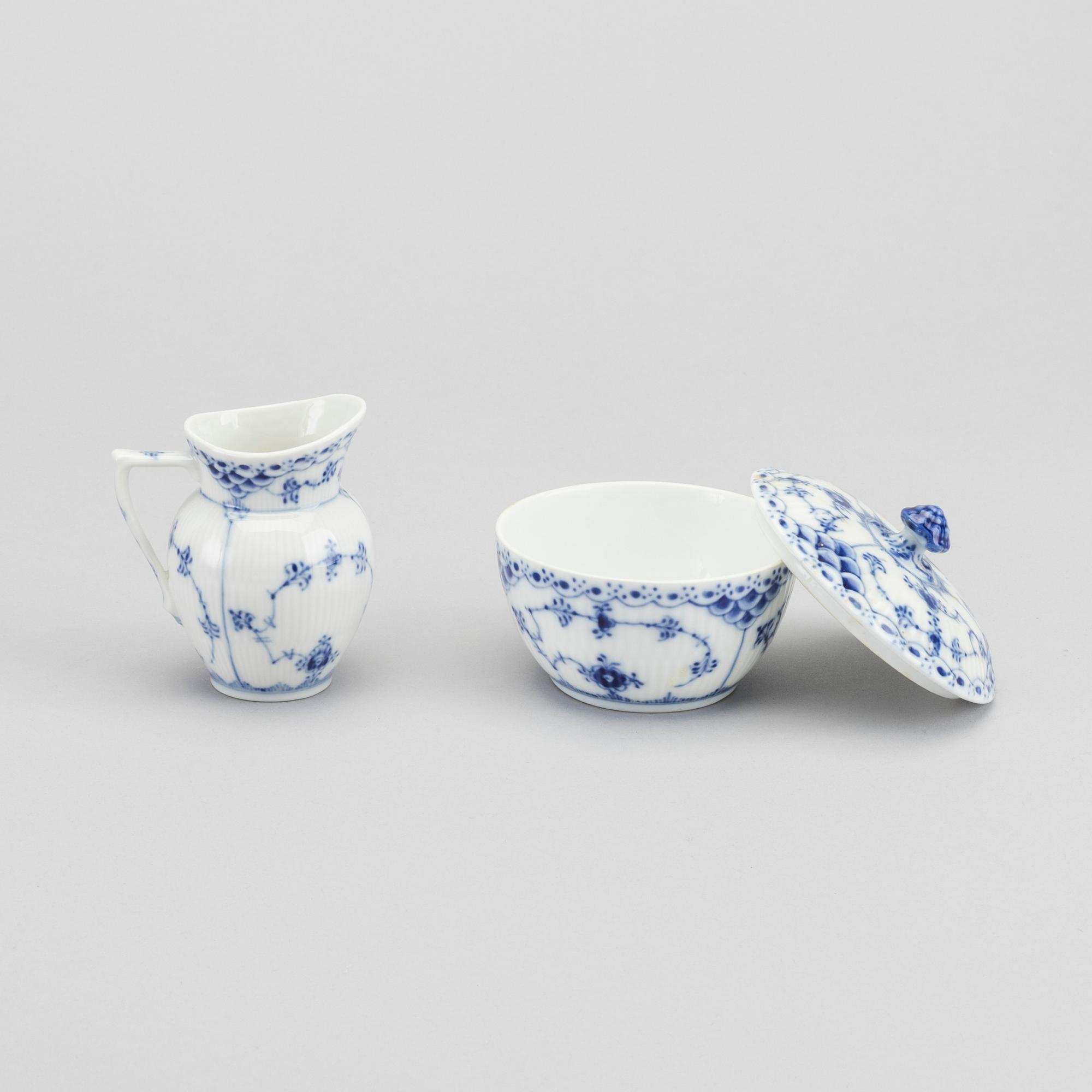 SERVISDELAR, 17 st, "Musselmalet" Royal Copenhagen, Danmark.