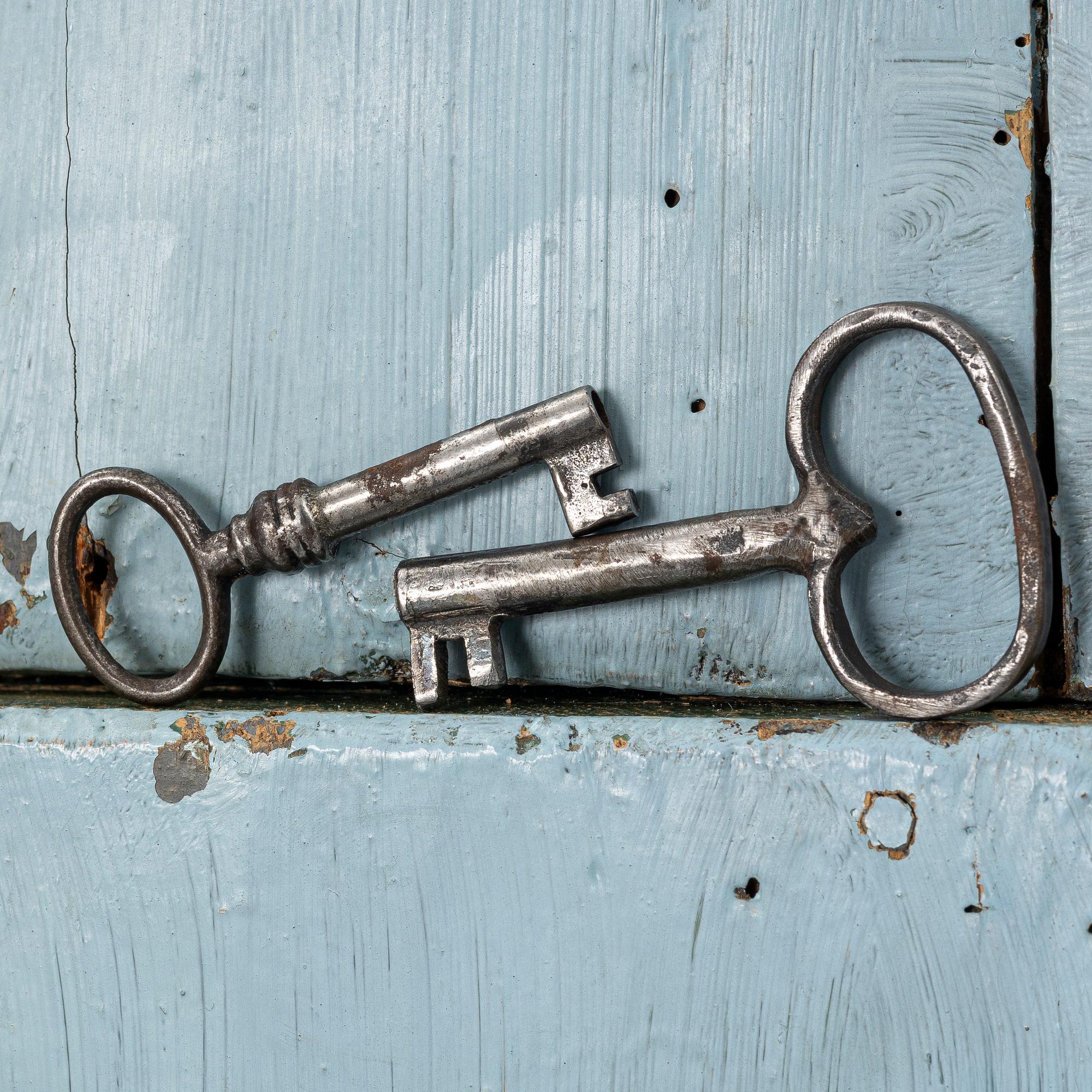 Skåp, allmoge, daterat 1816.