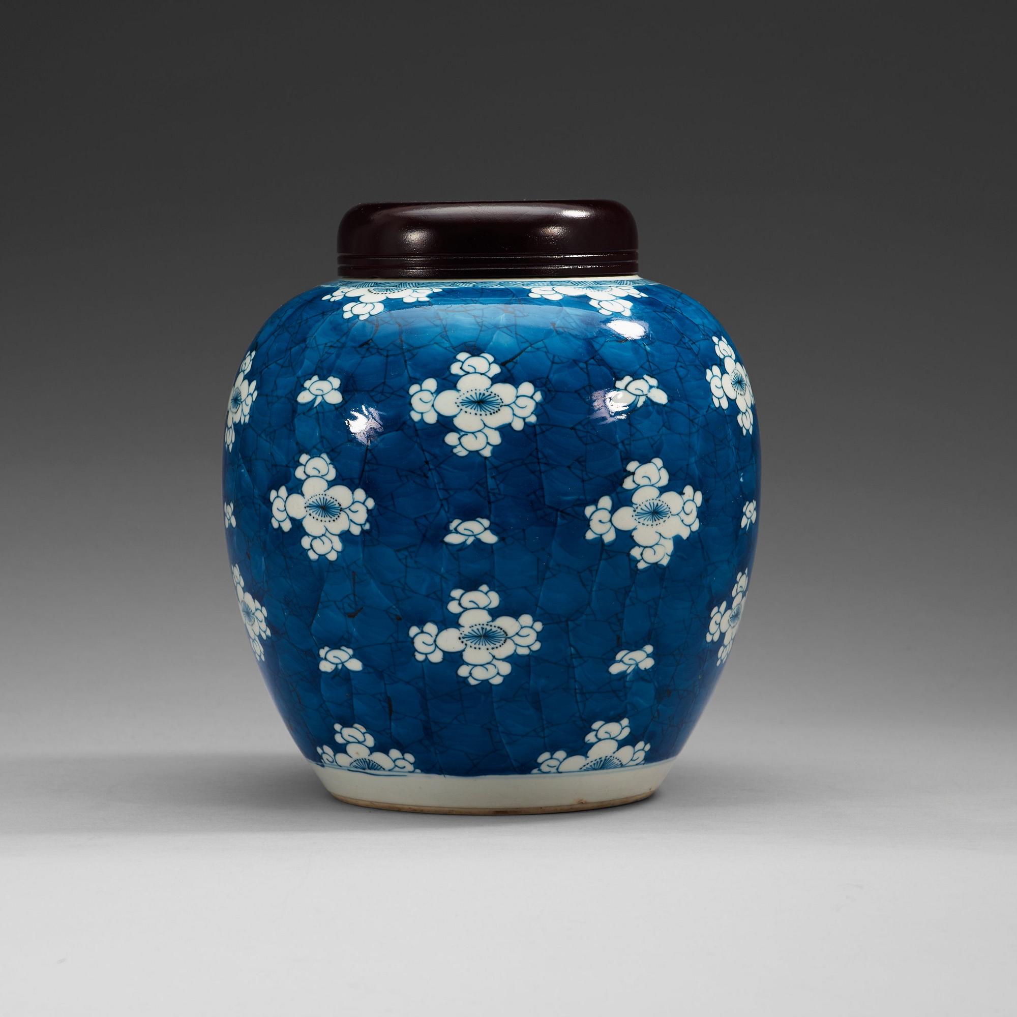 URNA, porslin. Qing dynastin, Kangxi (1662-1722).