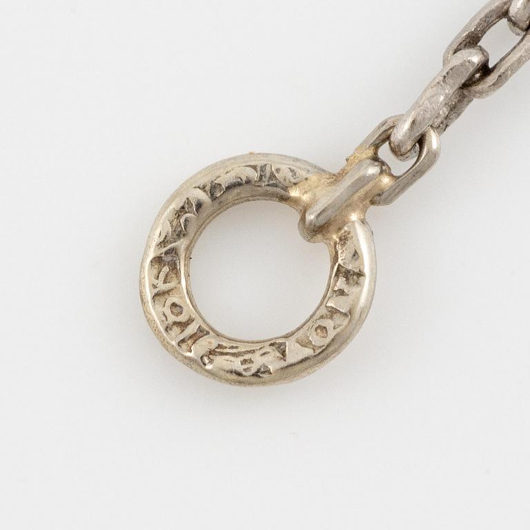 A necklace in 18K white gold with a pearl and old-cut and rose-cut diamonds, circa 1900.