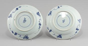 TALLRIKAR, 2 st snarlika, porslin, Kina, Kangxi (1662-1722).