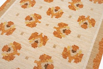 Ingegerd Silow, a flat weave rug, signed, c. 200 x 137 cm.