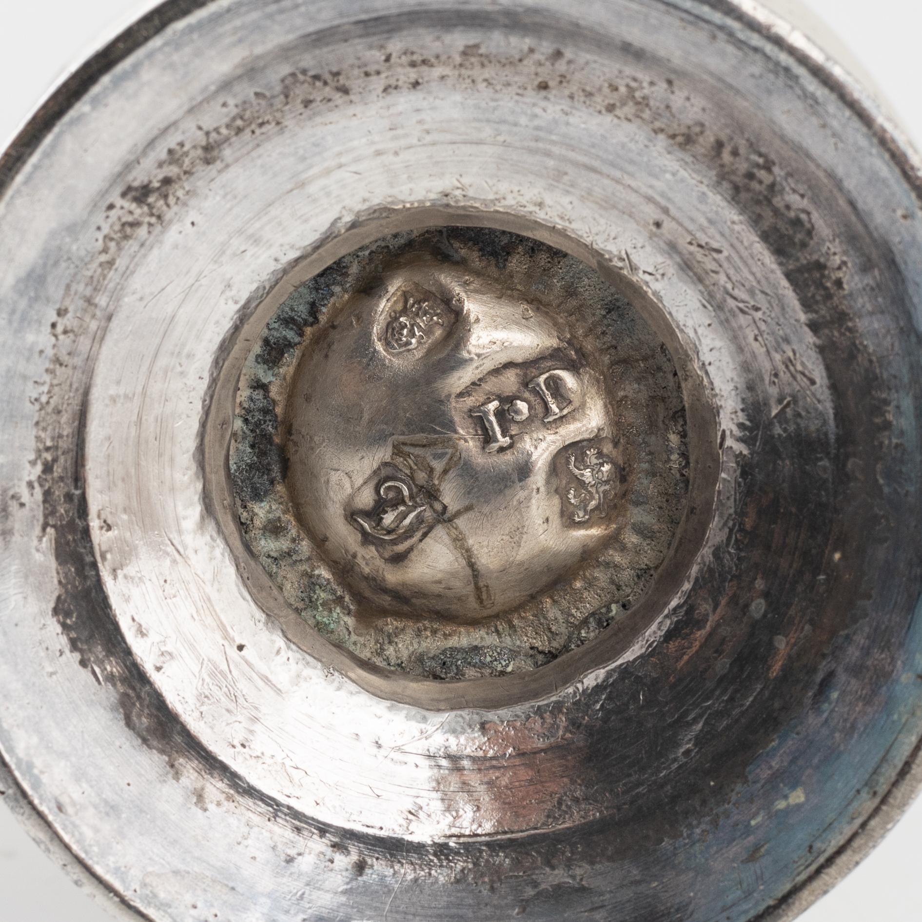 Ströare, 2 st , silver, England, 1700-tal.