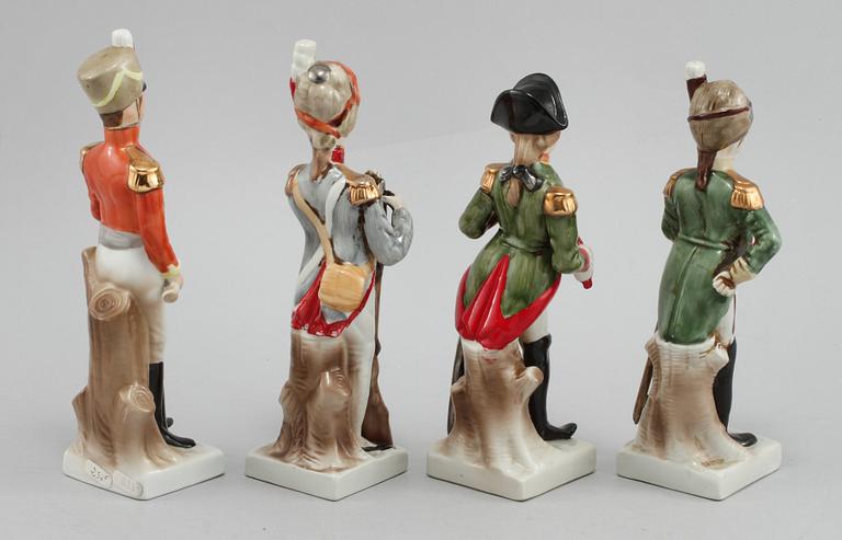 FIGURINER, 4 st, porslin, 1900-talets andra hälft.