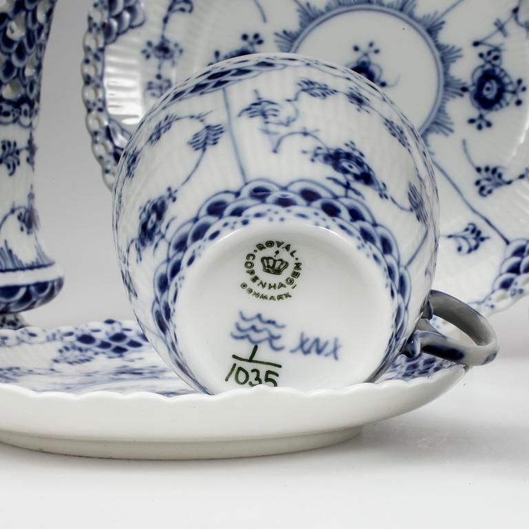 KAFFESERVIS, 27 delar, porslin, "Musselmalet", Royal Copenhagen.
