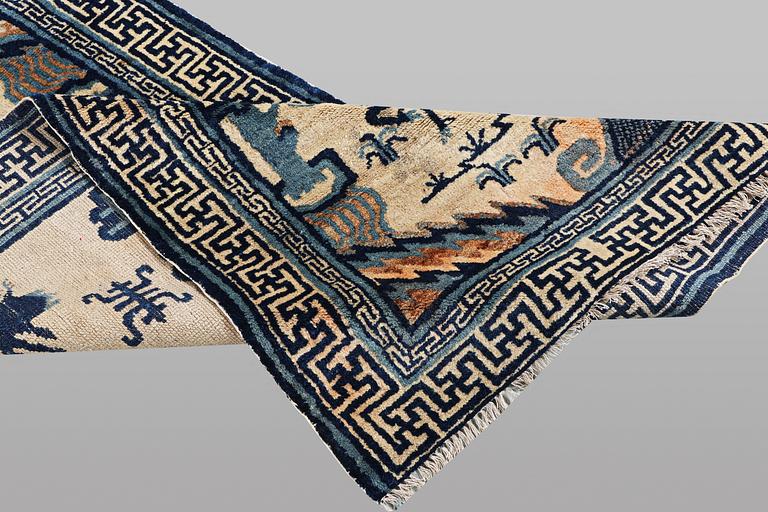 Matta, semiantik/antik, Kina, ca 125 x 60 cm.
