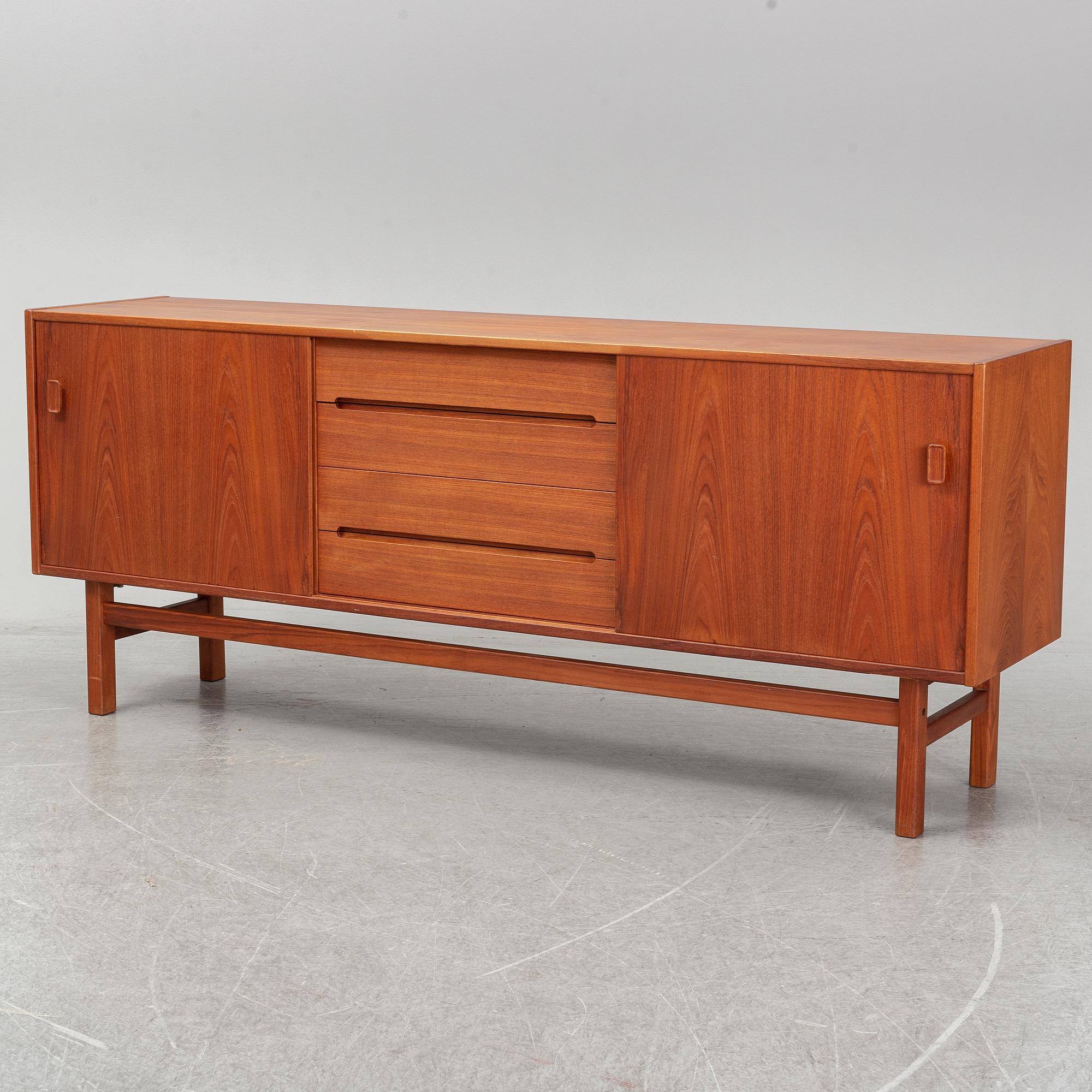NILS JONSSON, sideboard "Arild", Troeds.