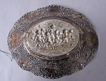 GALLERSKÅL, silver. Rokokostil, Gewe importstämplar.