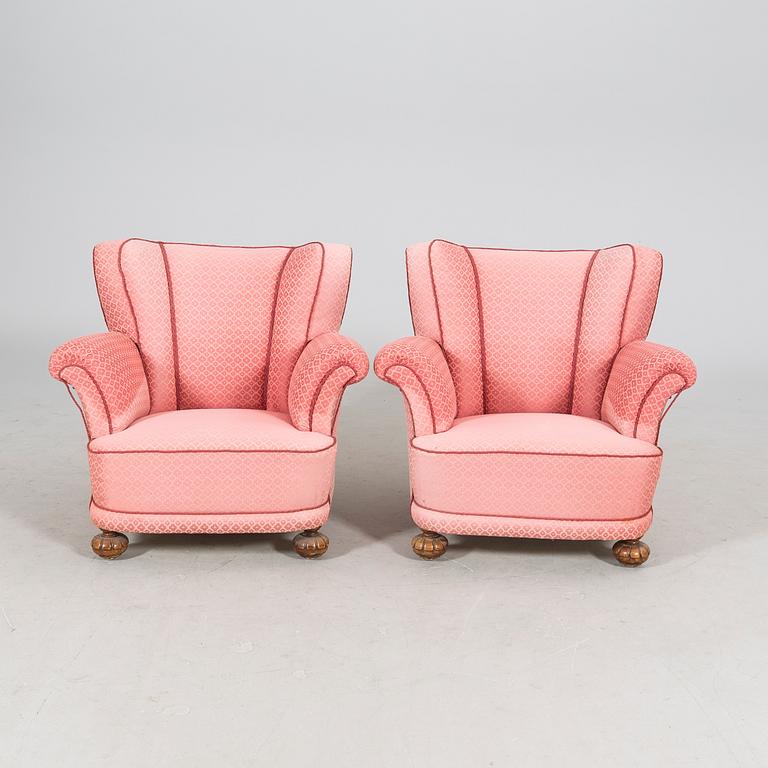 A mid 1900s three pcs sofa group.