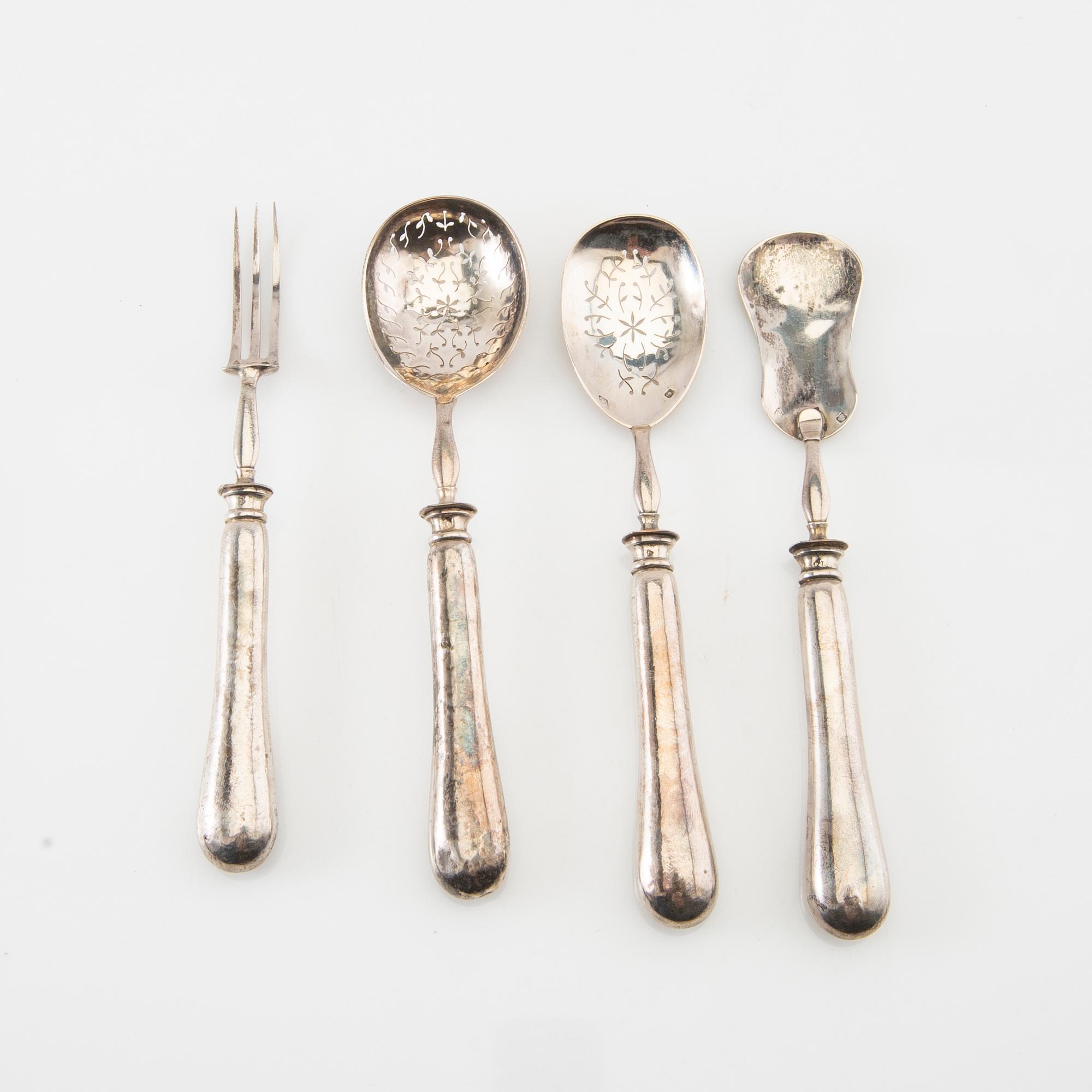 Serving utensils, 4 pieces in case, silver, Paris, late 19th century.