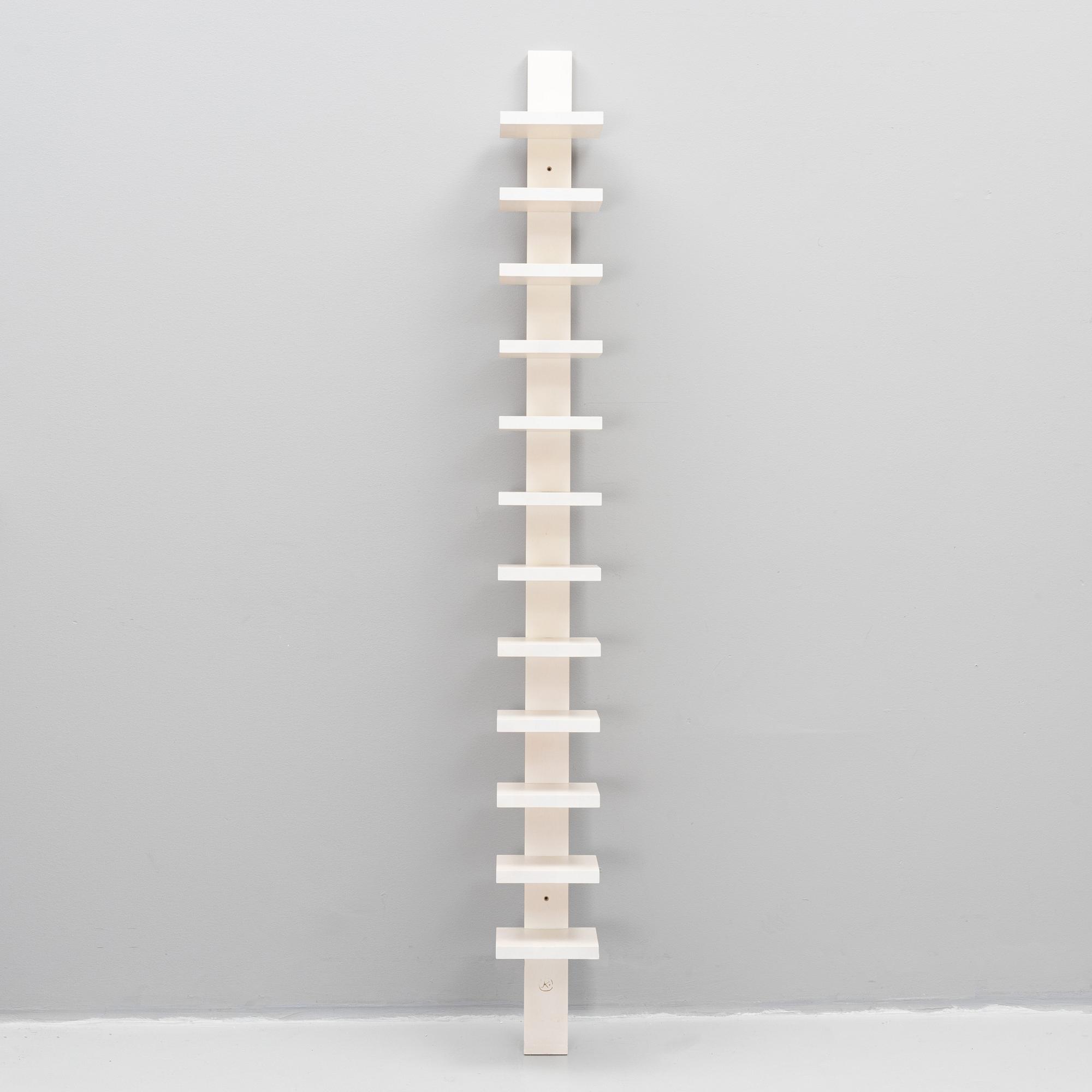 John Kandell, hylla, "Pilaster", Källemo, formgiven 1989.