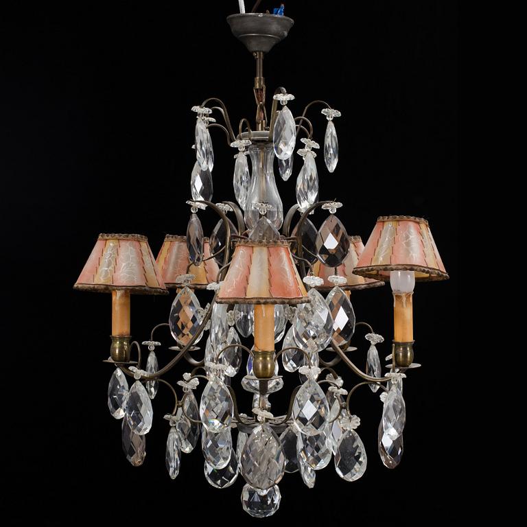 A mid 1900s chandelier.