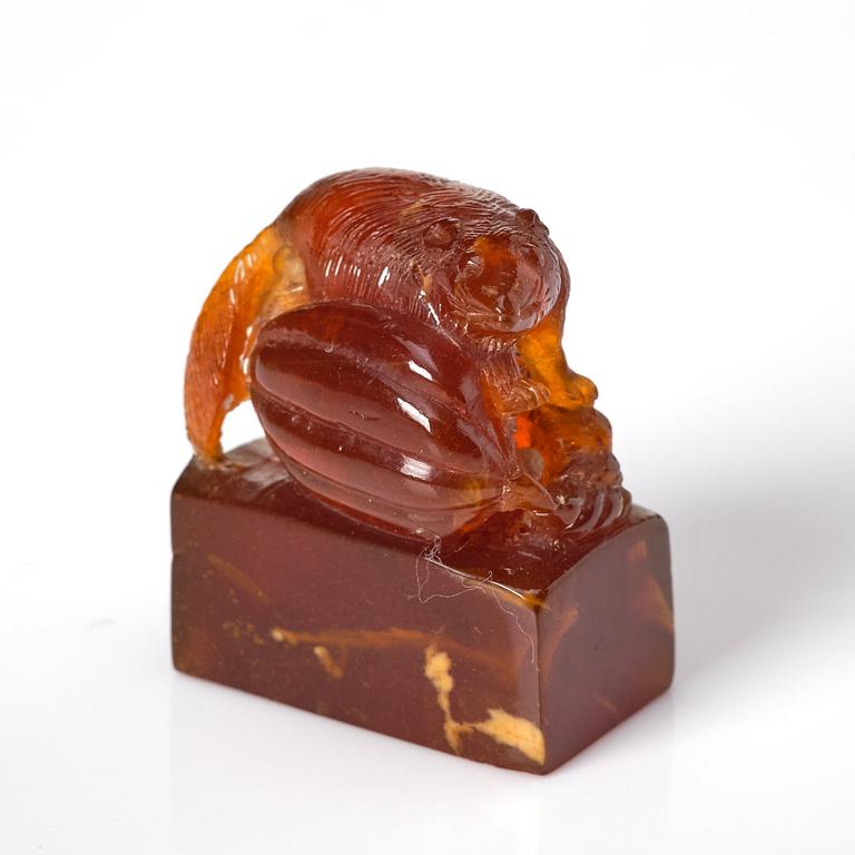 An amber brush washer and three miniature figurines, China, late Qing/early 20th Century.