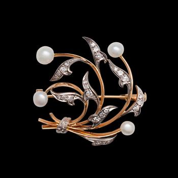 378. A BROOCH, 18K gold. 8/8 cut diamonds c.a 0.48 ct, cutured pearls. A. Tillander  1950/60 t. Weight 7,5 g.