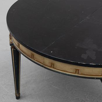 A painted, round art deco dining table from the 1920s.