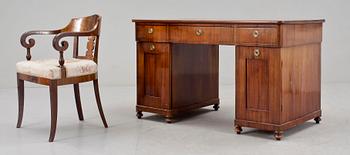 SKRIVBORD samt KARMSTOL, Karl-Johan-stil, 1900-tal.