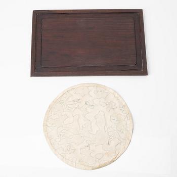 Broderi samt panel, hardwood. Qingdynastin, 1800-tal.