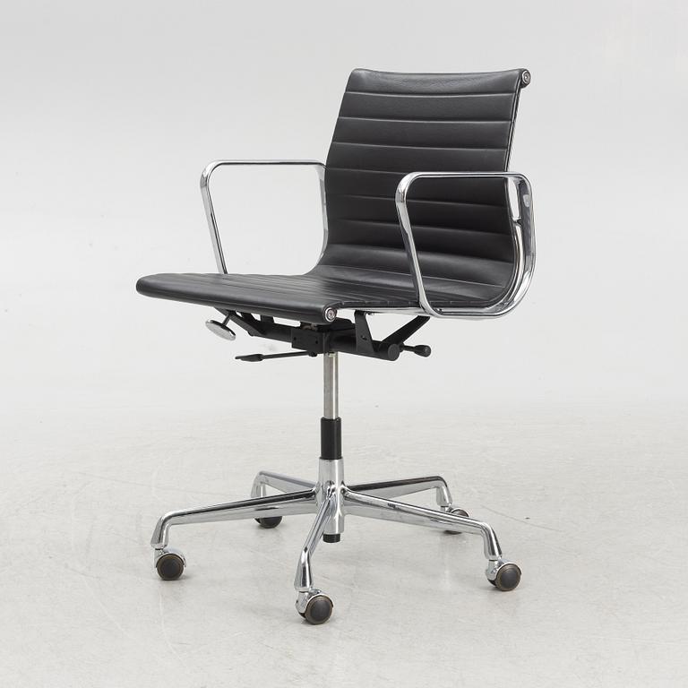 Charles & Ray Eames, office chair, "EA117" Vitra.