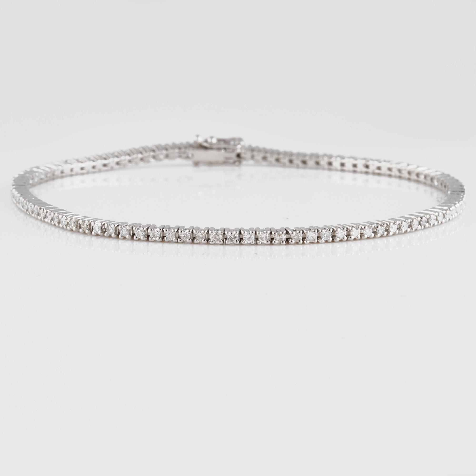 ARMBAND, 18K vitguld med briljantslipade diamanter ca 1.08 ct. Vikt 7,2 gram.