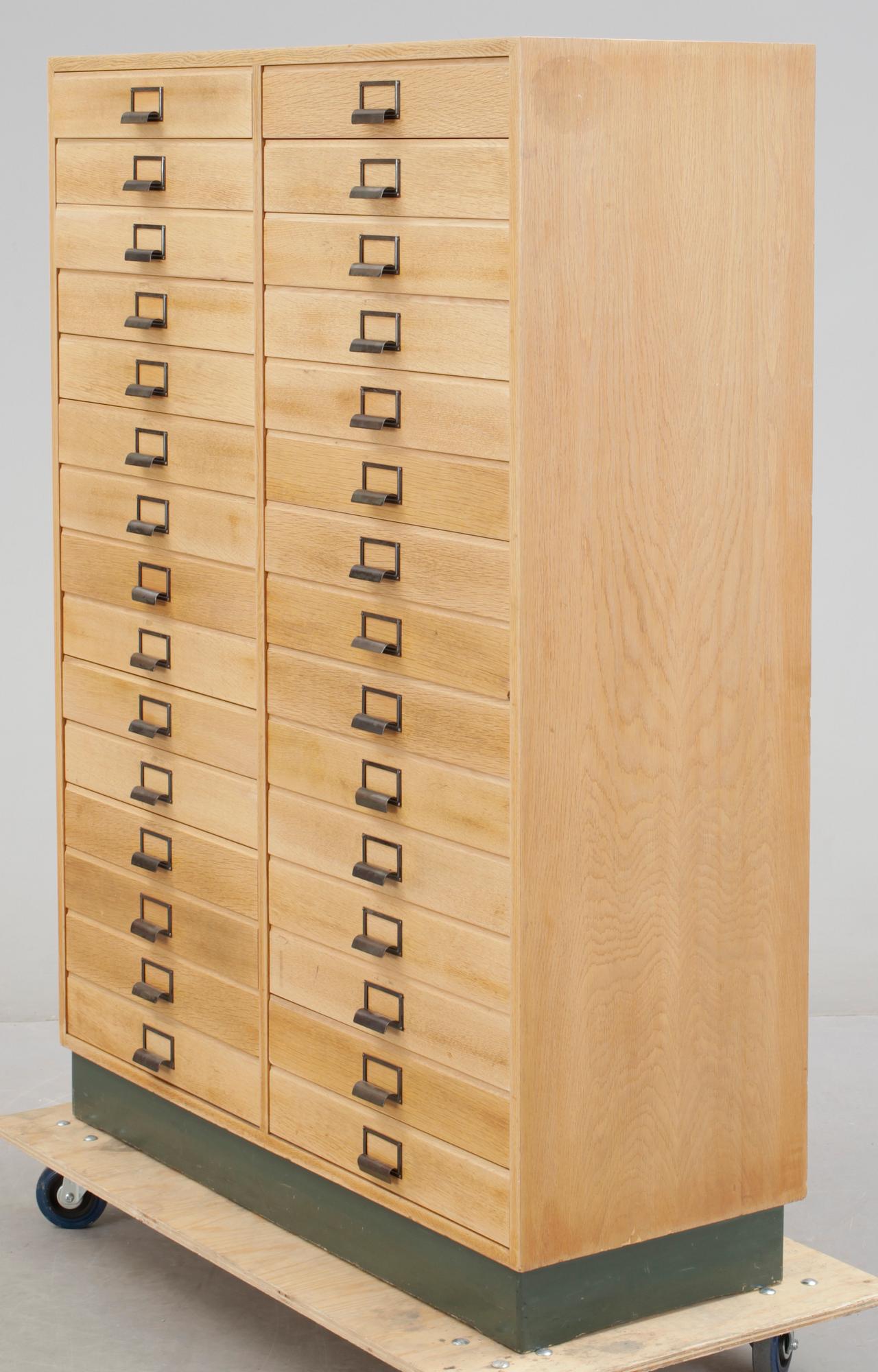 ARKIVSKÅP, 1900-talets första hälft.