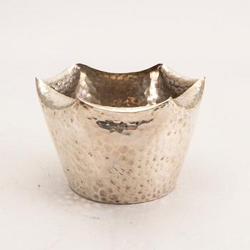 A 20th century bowl of silver, Mark of Adam Bentzen Graeser, Copenhagen 1901, weight 275g.