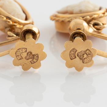 A demi-parure in 18K gold with sea shell cameos.