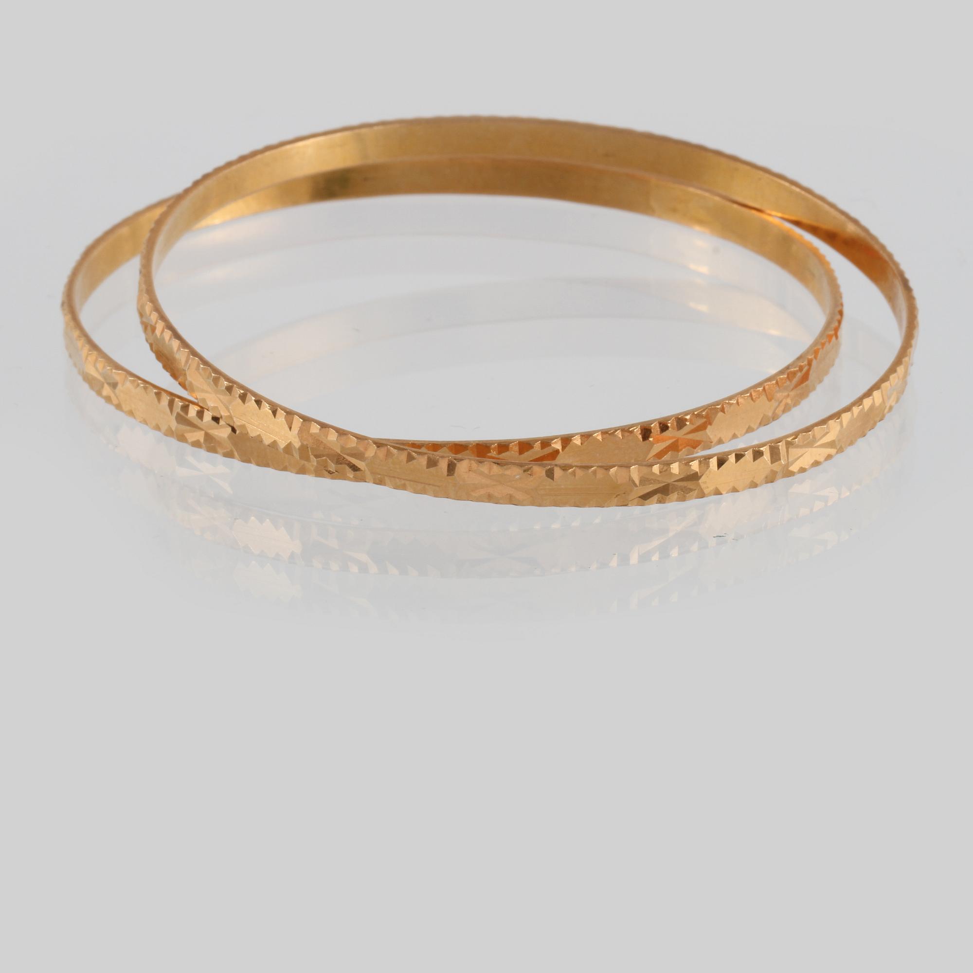 ARMRINGAR, 2 st, 18K guld, utländska stämplar. Vikt 28 gram.