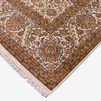 Matta, Kashmir, silkkiä, noin 312 x 425 cm.