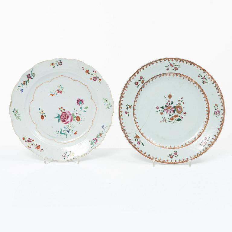 6 tallrikar samt ett fat, porslin, Kina, Qianlong (1736-95).
