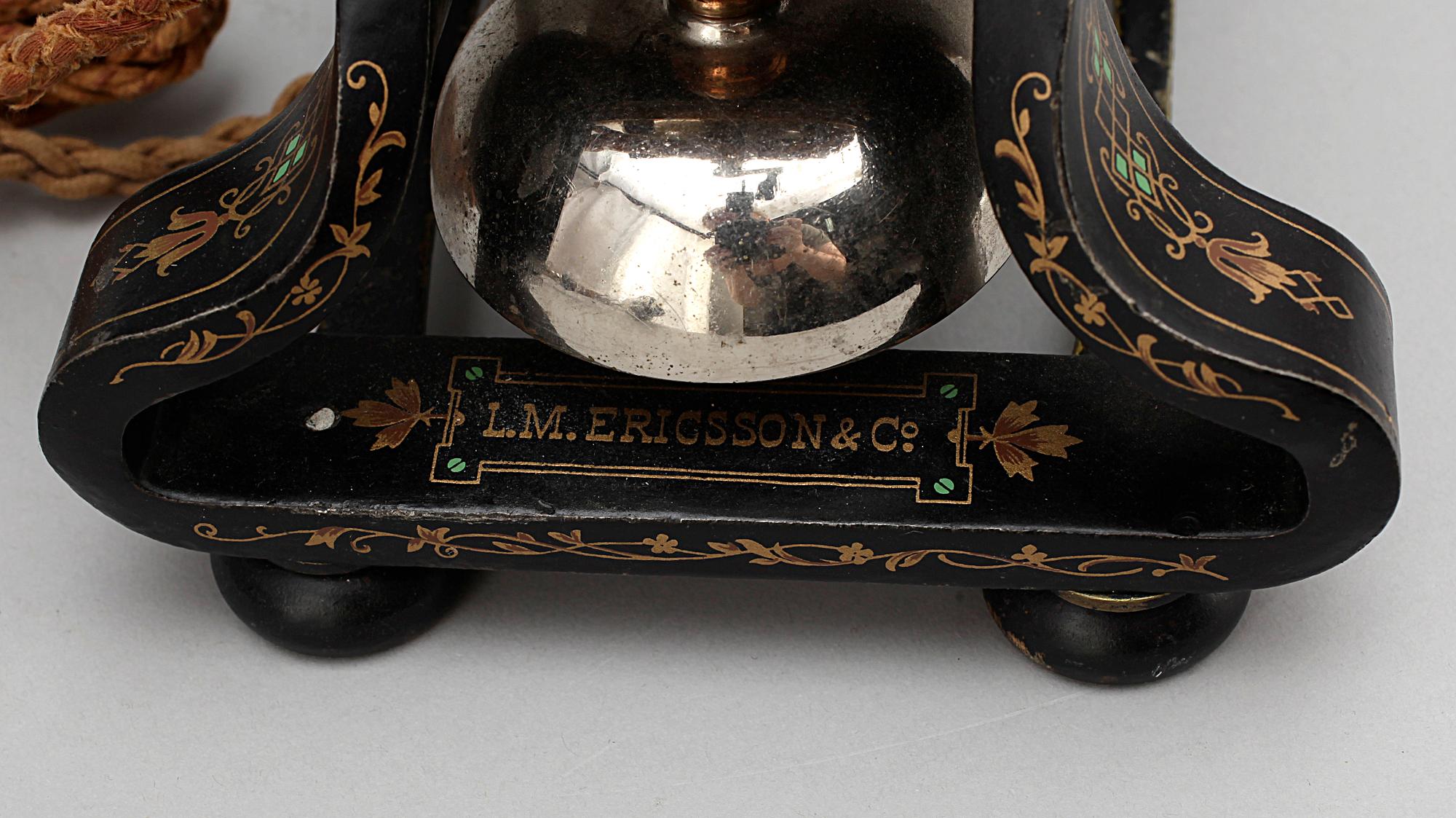 BORDSTELEFON, modell "Tunnan", märkt L.M Ericsson & Co, AB Telefonfabriken, Stockholm, 1896.