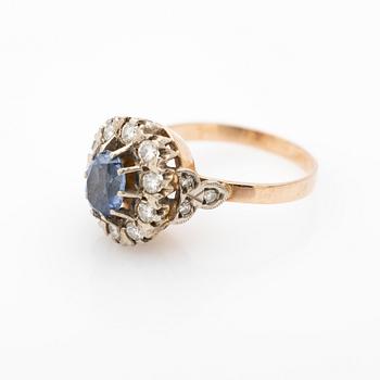 Ring, 18k gold with diamonds and sapphire.