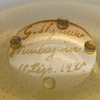 Gunnel Nyman, A glass bowl, model 'GN 11', signed G. Nyman Nuutajärvi Notsjö. Unclear dating.