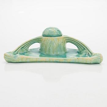 Musteteline, keramiikkaa, Rörstrand, 1900-luvun alku.