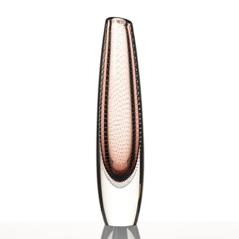 Gunnel Nyman, a 'musselglas' glass vase, Nuutajärvi Notsjö, Finland 1957.