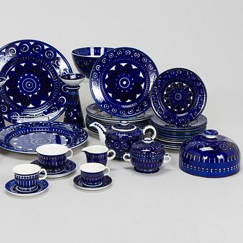 Ulla Procopé, A 75piece dinnerware and coffee service, "Valencia", Arabia 1960s.
