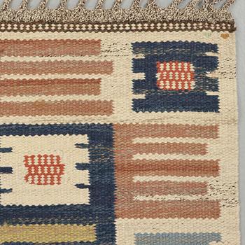 MÄRTA MÅÅS-FJETTERSTRÖM, a carpet, flat weave, 301,5 x 202,5 cm, "Porslinsmattan", signed AB MMF.