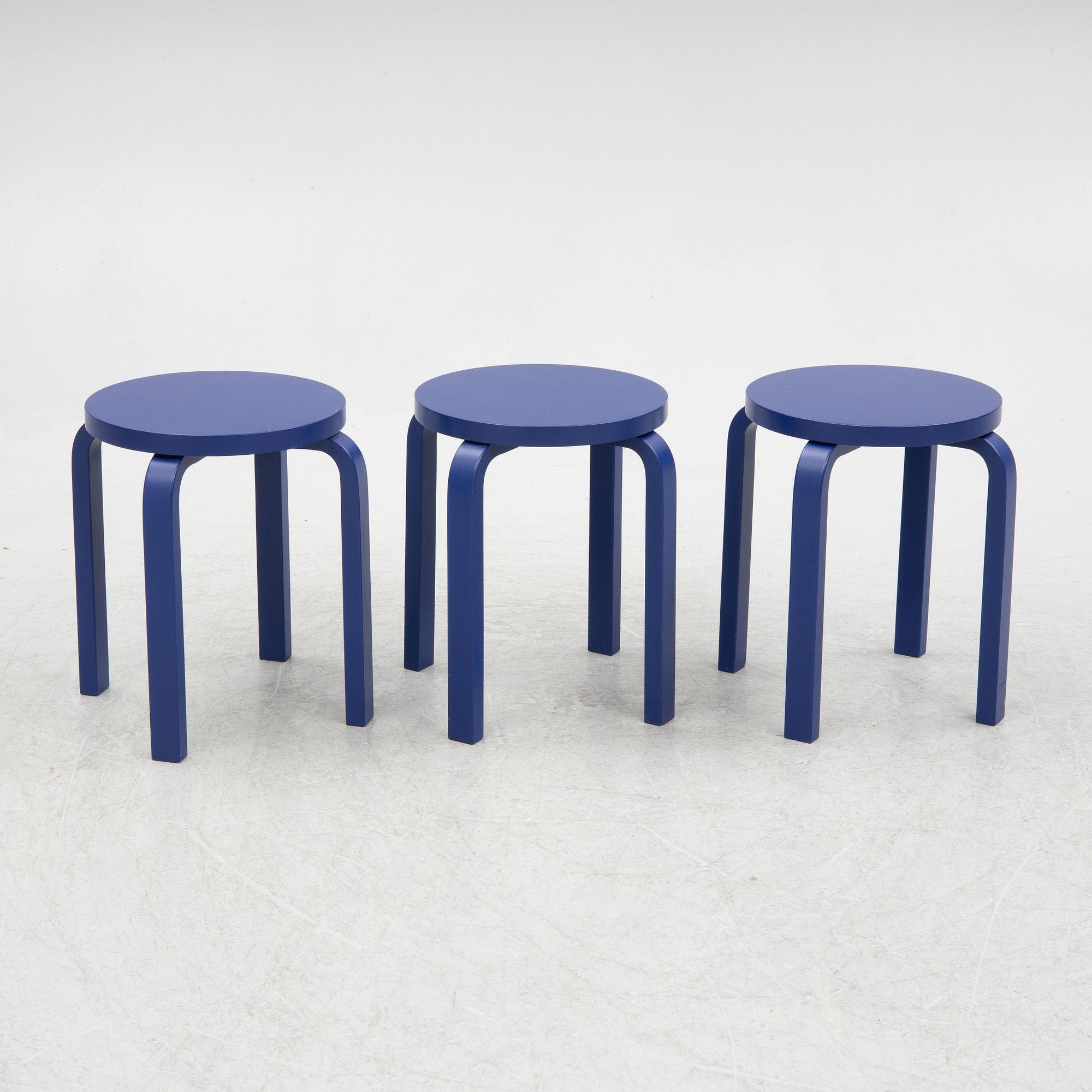Alvar Aalto, pallar, 3 st, modell 60, Artek, Finland 2011.