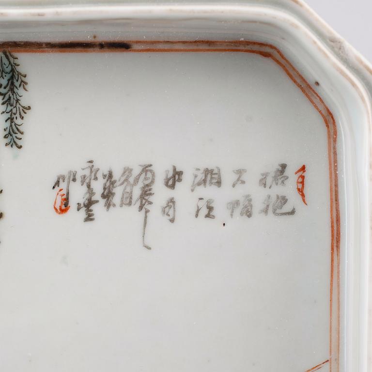 BRICKA, porslin, Kina, 1800-tal.