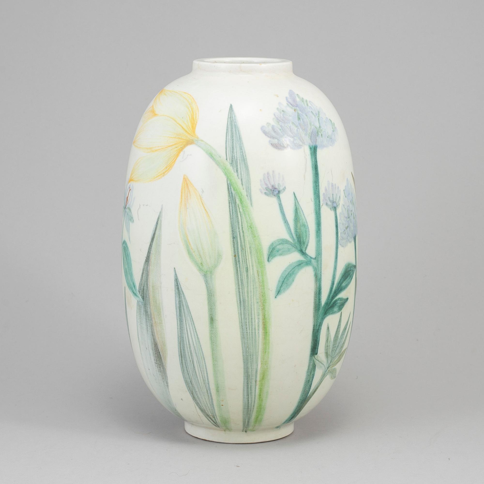 A stoneware vase by Carl-Harry Stålhane.